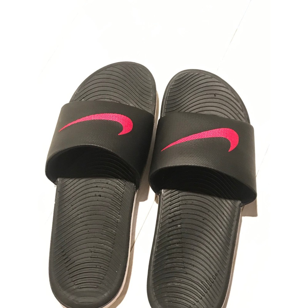 Nike Women’s Black with pink swoosh Size 11
